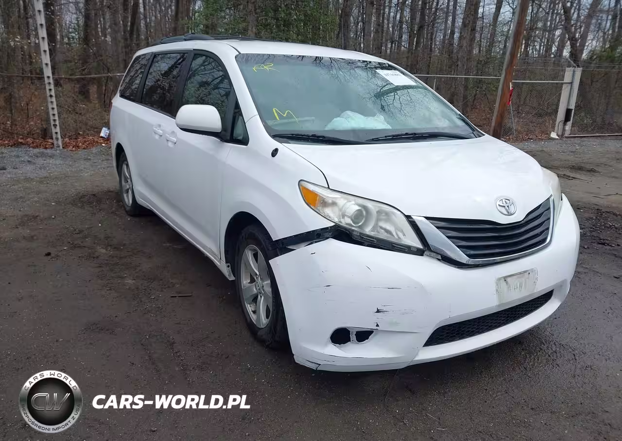 2012 Toyota Sienna Le V6 8 Passenger