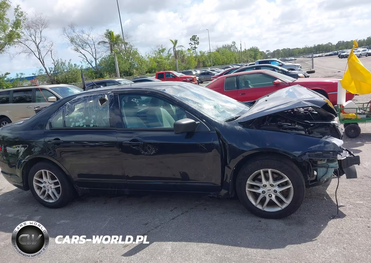 2011 Ford Fusion S VIN:3FAHP0GA8BR302027 - 14