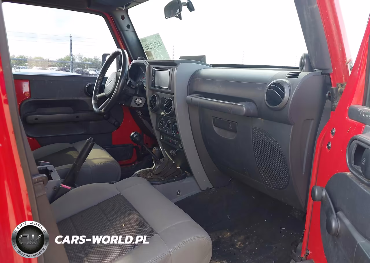 2008 Jeep Wrangler Unlimited X VIN:1J4GA39128L652647 - 5