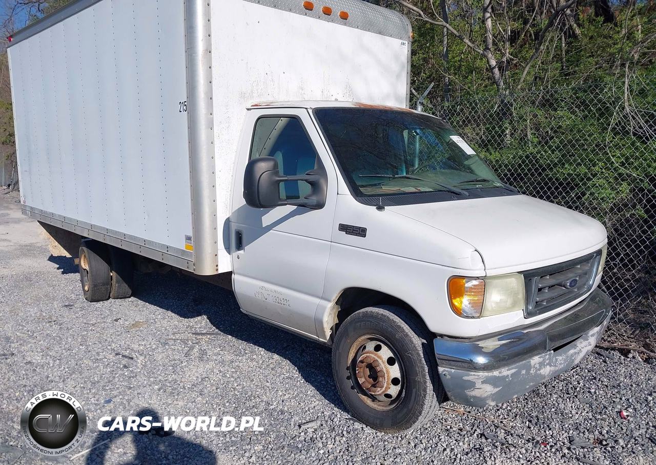 2004 Ford E-350 Cutaway Standard
