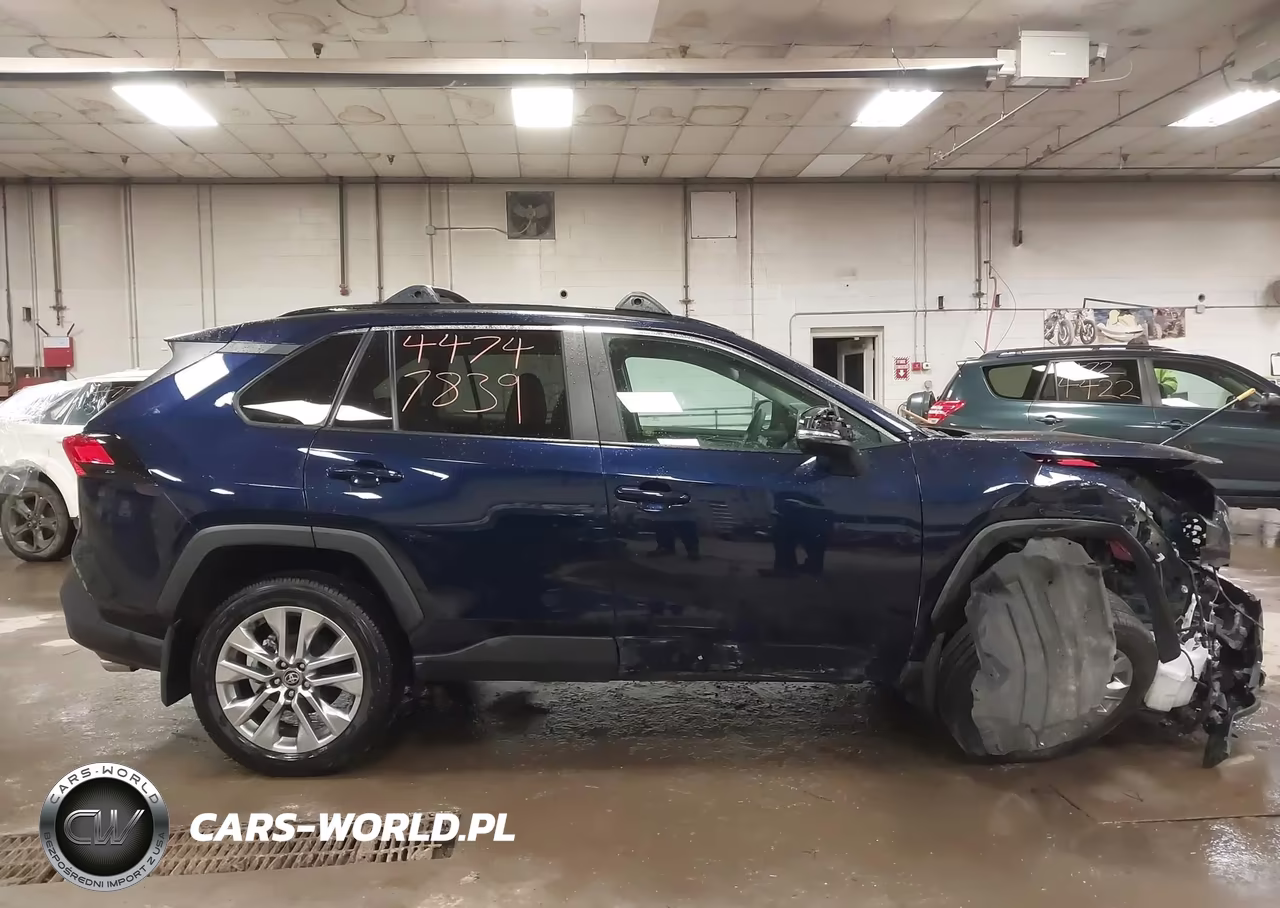 2025 Toyota Rav4 Xle Premium VIN:2T3A1RFV1SW563064 - 13