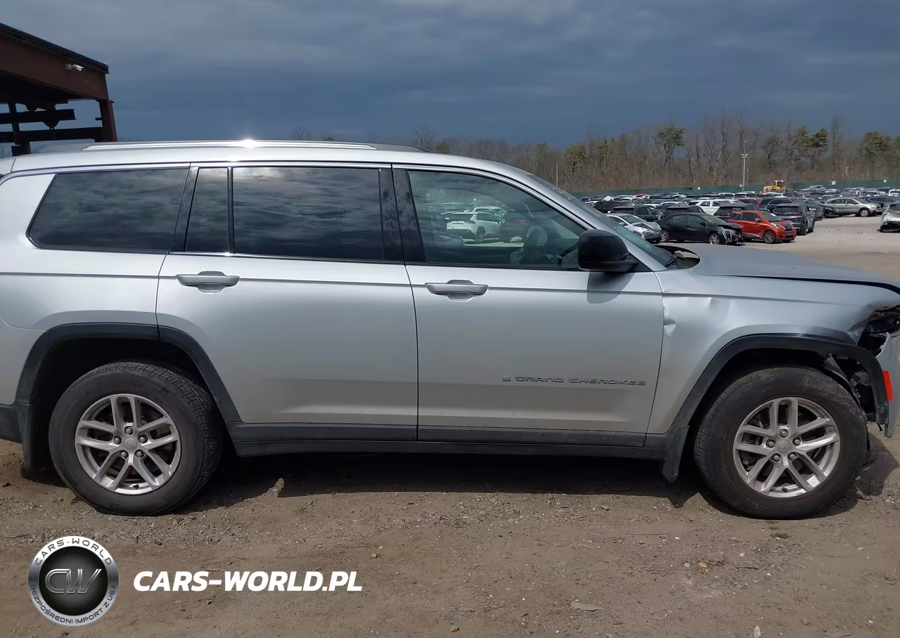 2023 Jeep Grand Cherokee L Laredo 4X4 VIN:1C4RJKAG8P8700212 - 13
