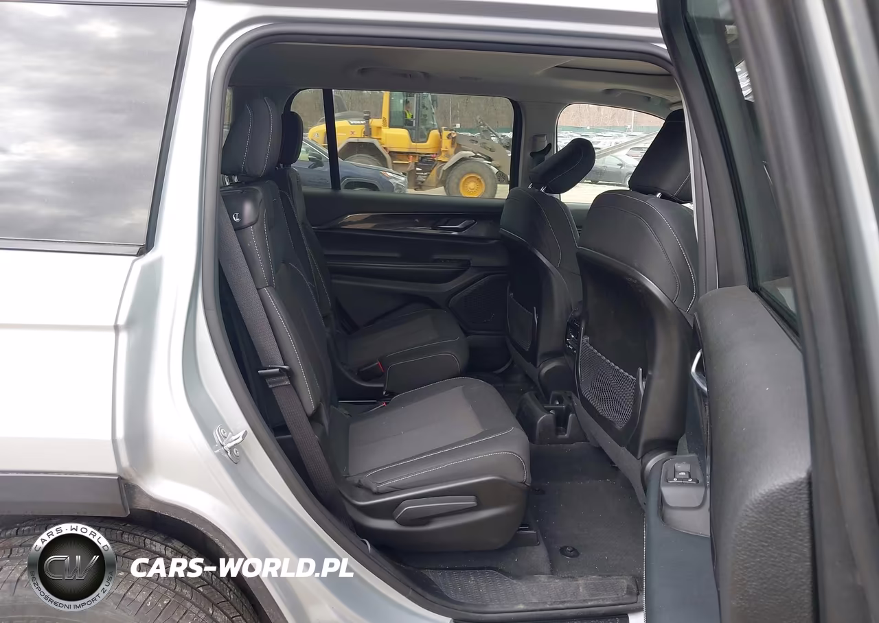 2023 Jeep Grand Cherokee L Laredo 4X4 VIN:1C4RJKAG8P8700212 - 8