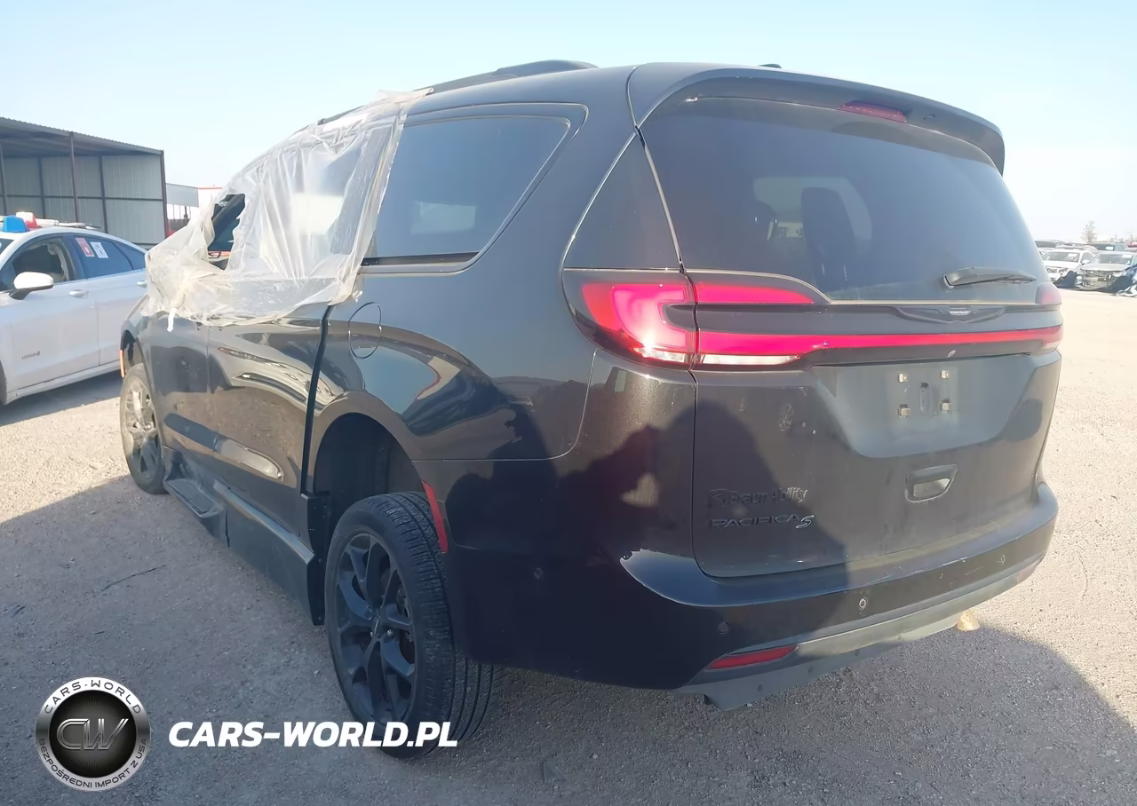 2023 Chrysler Pacifica Touring L VIN:2C4RC1BGXPR538297 - 3