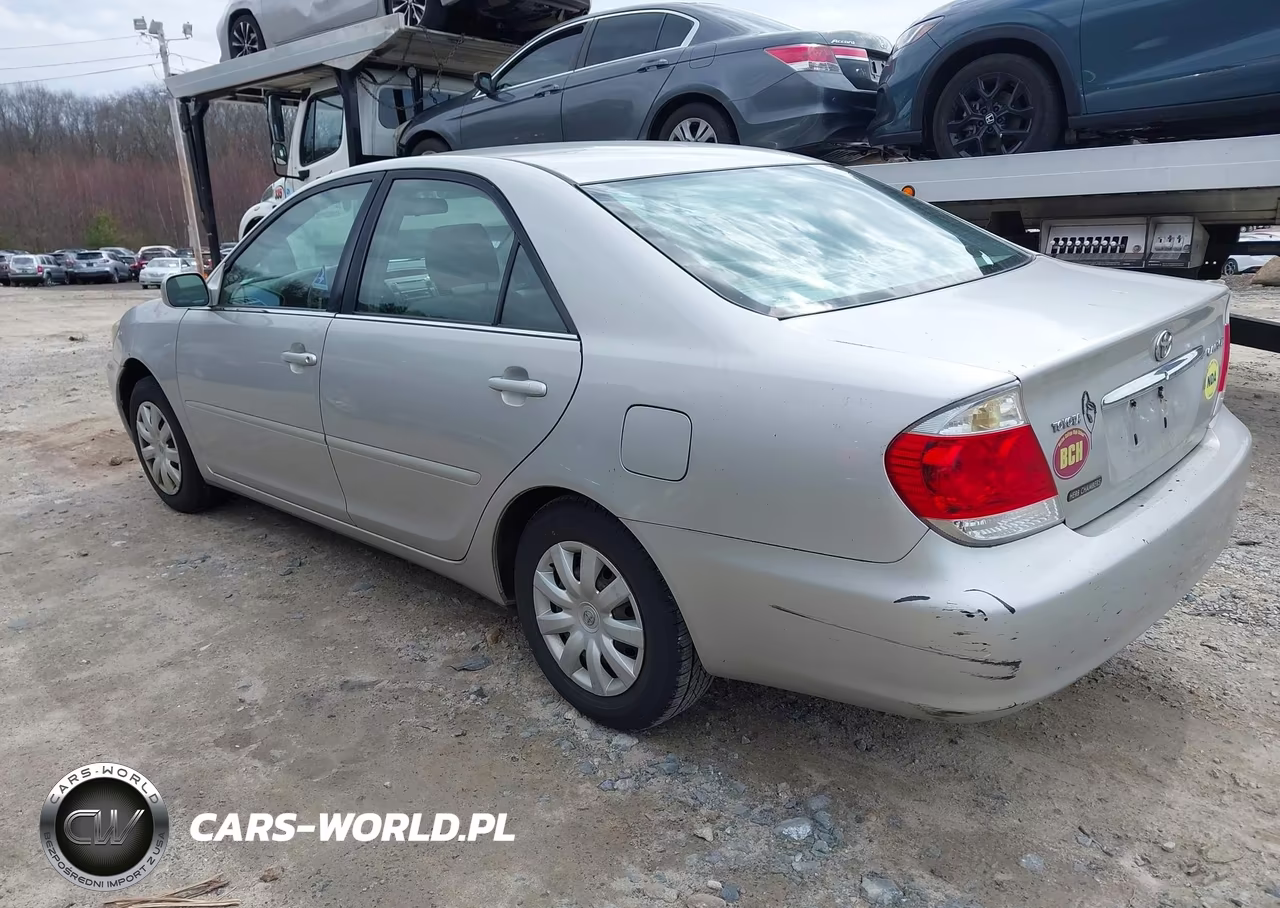 2005 Toyota Camry Le VIN:4T1BE32K65U529166 - 3