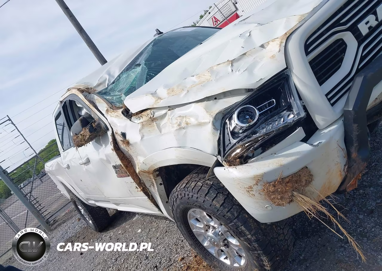 2018 Ram 2500 Laramie 4X4 6'4 Box VIN:3C6UR5FJ4JG193374 - 13