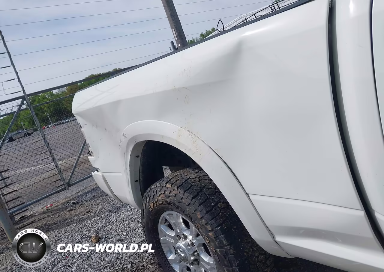 2018 Ram 2500 Laramie 4X4 6'4 Box VIN:3C6UR5FJ4JG193374 - 15