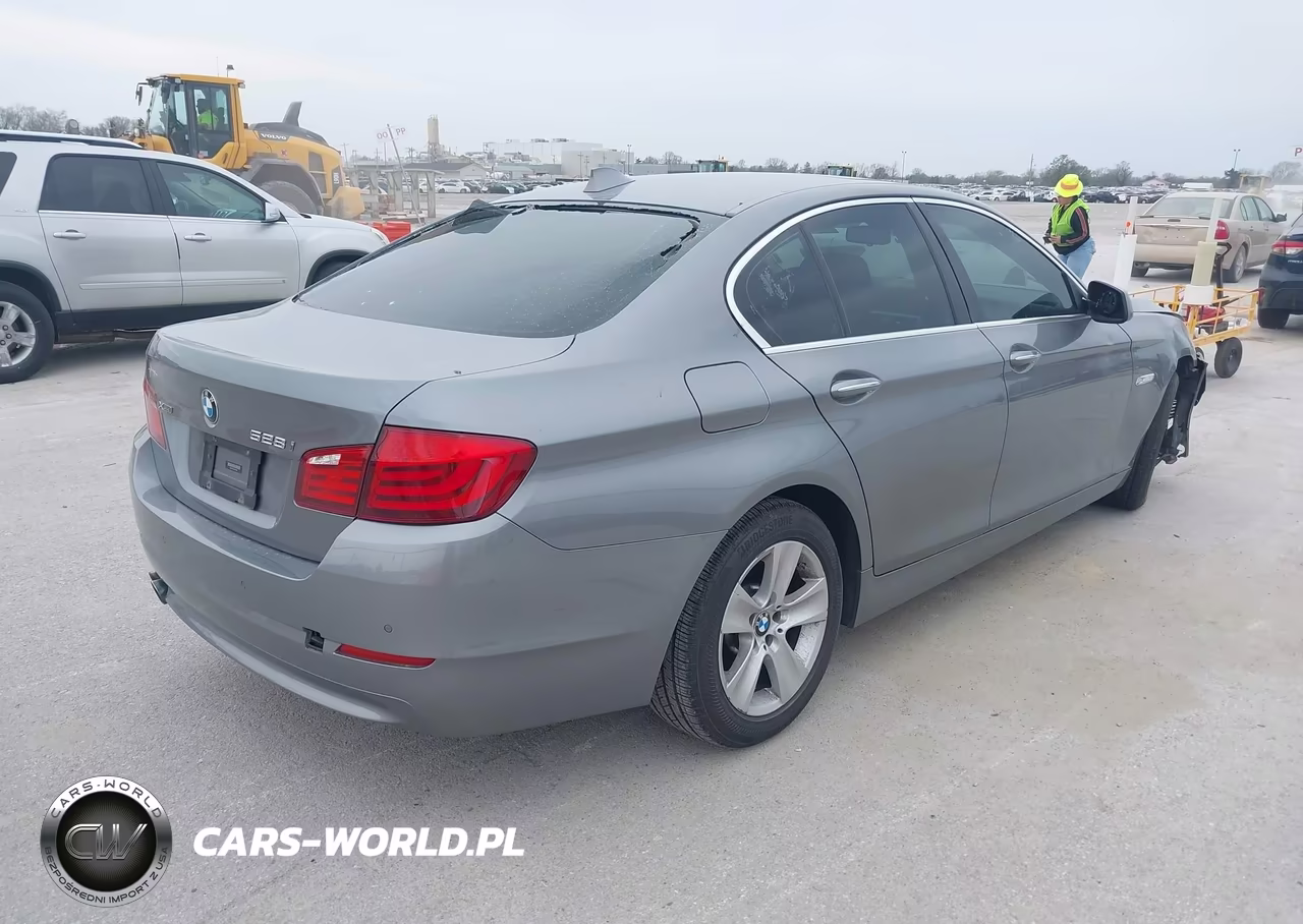 2013 BMW 528I xDrive VIN:WBAXH5C53DDW13883 - 4