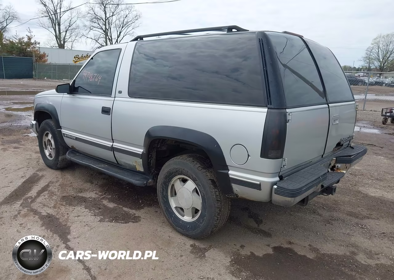 1999 Chevrolet Tahoe VIN:3GNEK18R1XG152715 - 3