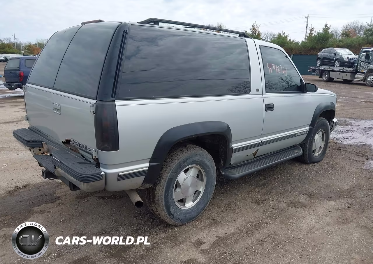 1999 Chevrolet Tahoe VIN:3GNEK18R1XG152715 - 4
