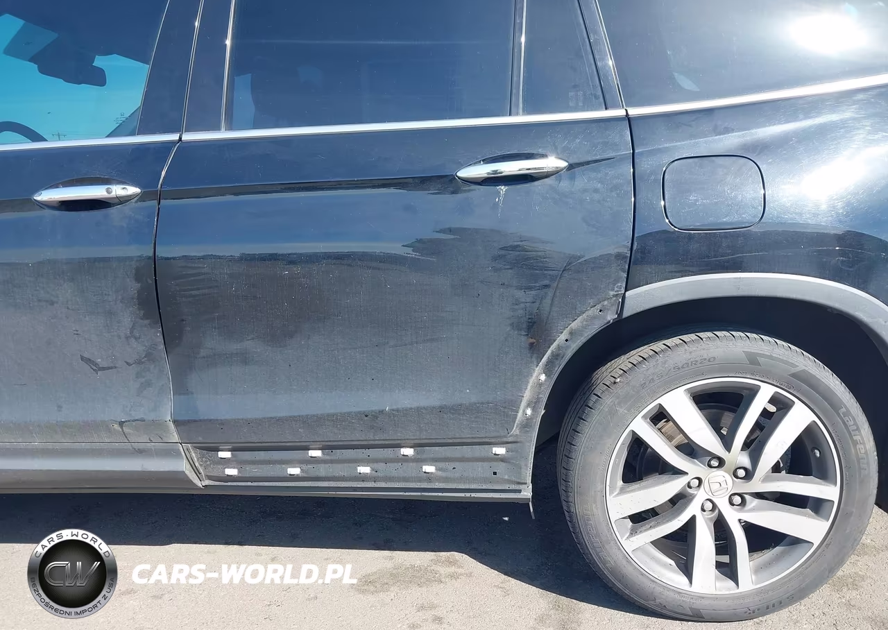 2017 Honda Pilot Touring VIN:5FNYF6H9XHB056547 - 17