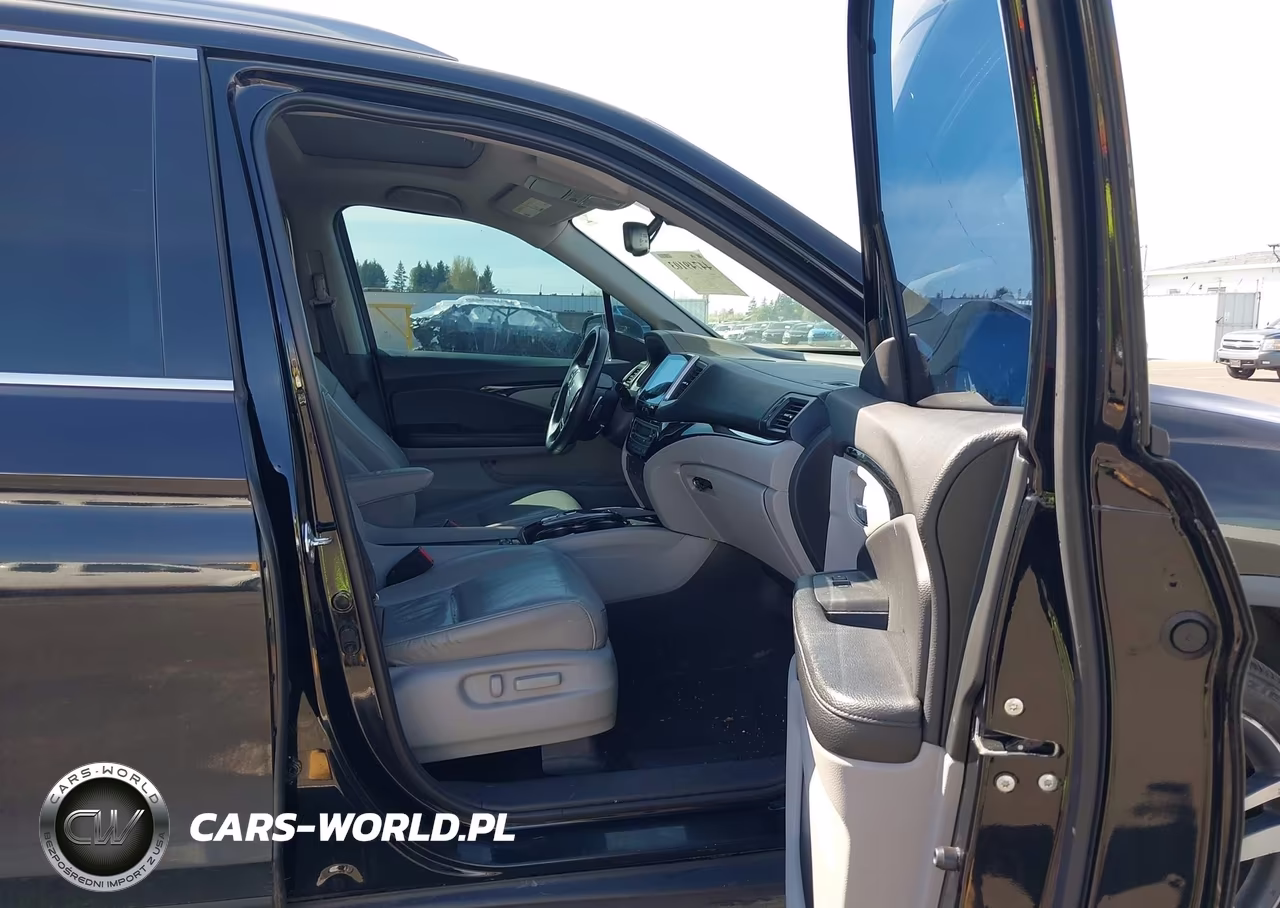 2017 Honda Pilot Touring VIN:5FNYF6H9XHB056547 - 5