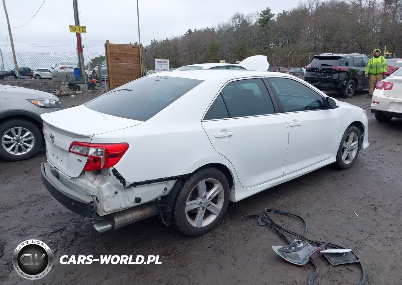 2014 Toyota Camry Se VIN:4T1BF1FK7EU443554 - 4