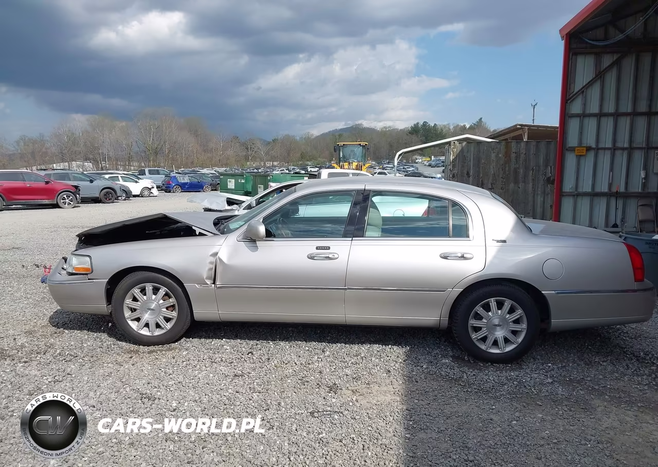 2011 Lincoln Town Car Signature Limited VIN:2LNBL8CV7BX750663 - 14