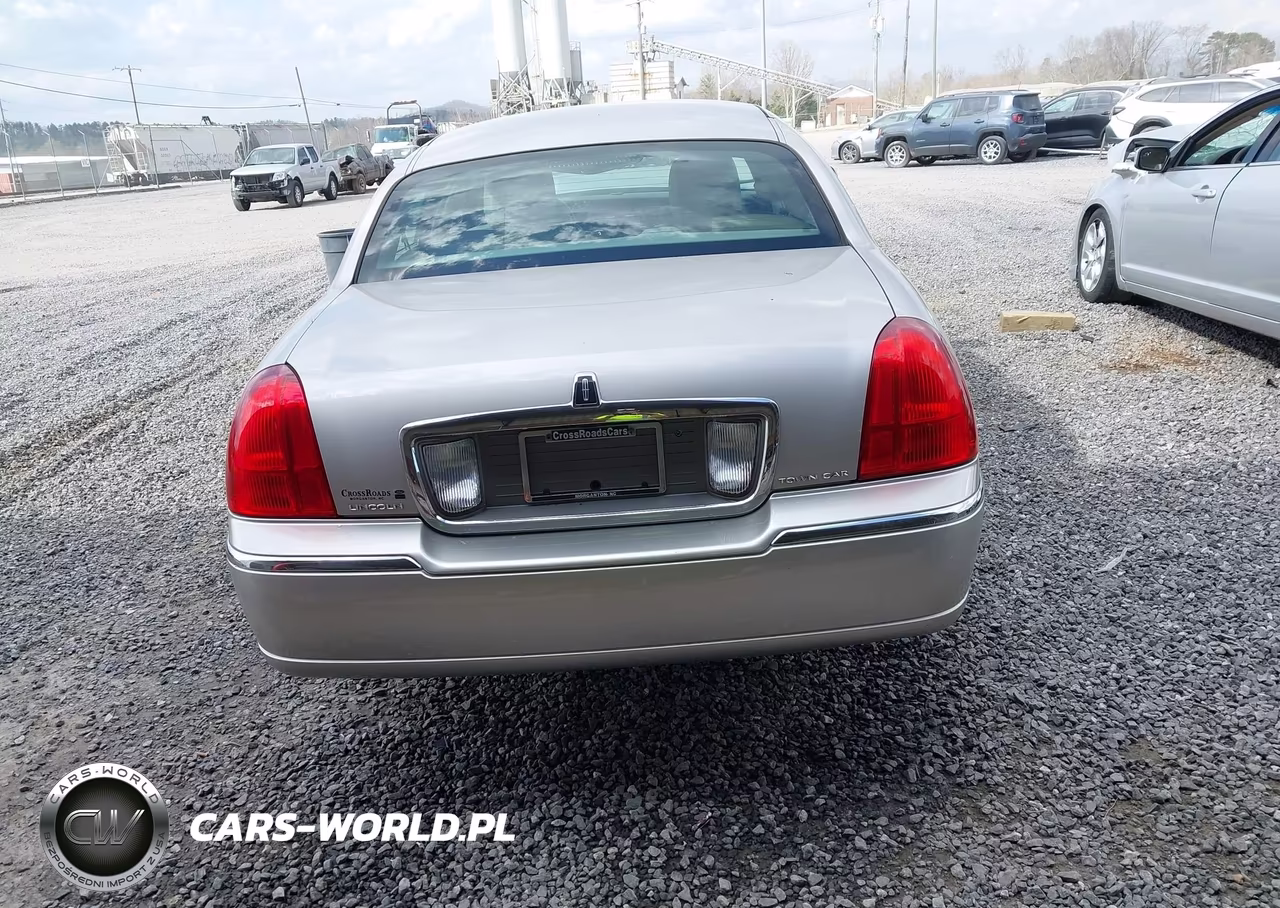 2011 Lincoln Town Car Signature Limited VIN:2LNBL8CV7BX750663 - 16