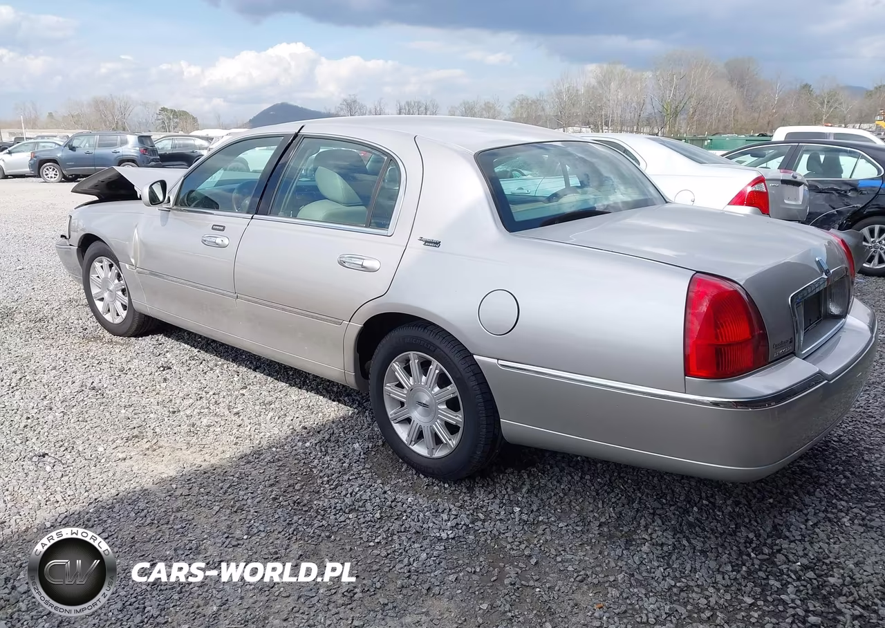 2011 Lincoln Town Car Signature Limited VIN:2LNBL8CV7BX750663 - 3