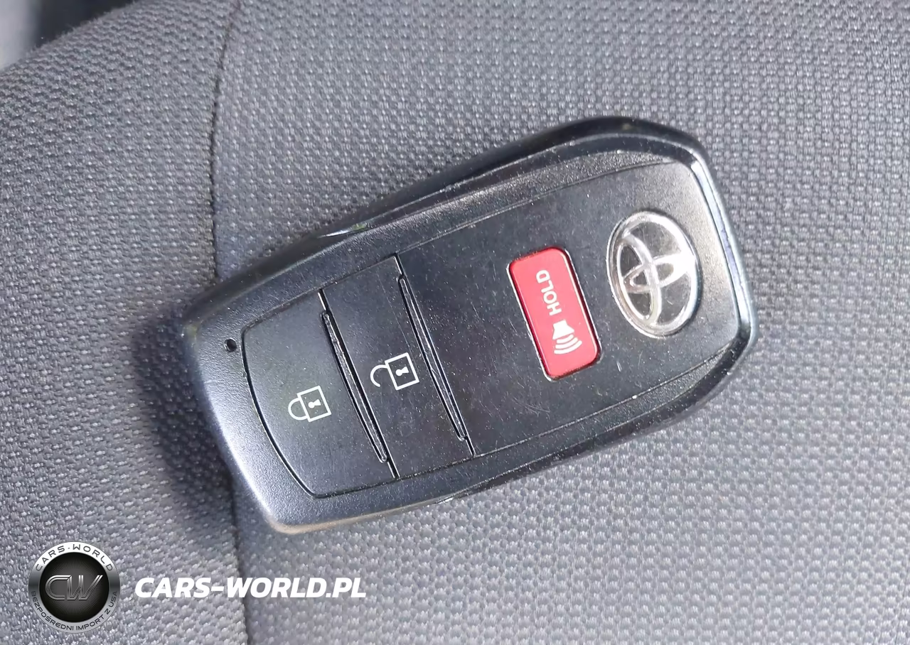 2022 Toyota Corolla Cross Le VIN:7MUCAAAG0NV017404 - 11