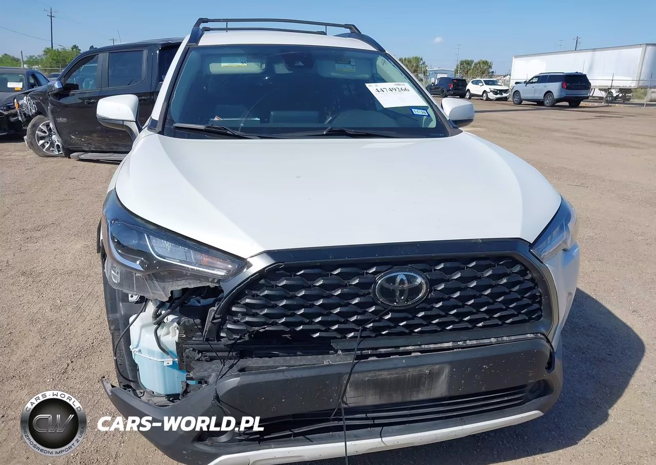 2022 Toyota Corolla Cross Le VIN:7MUCAAAG0NV017404 - 12