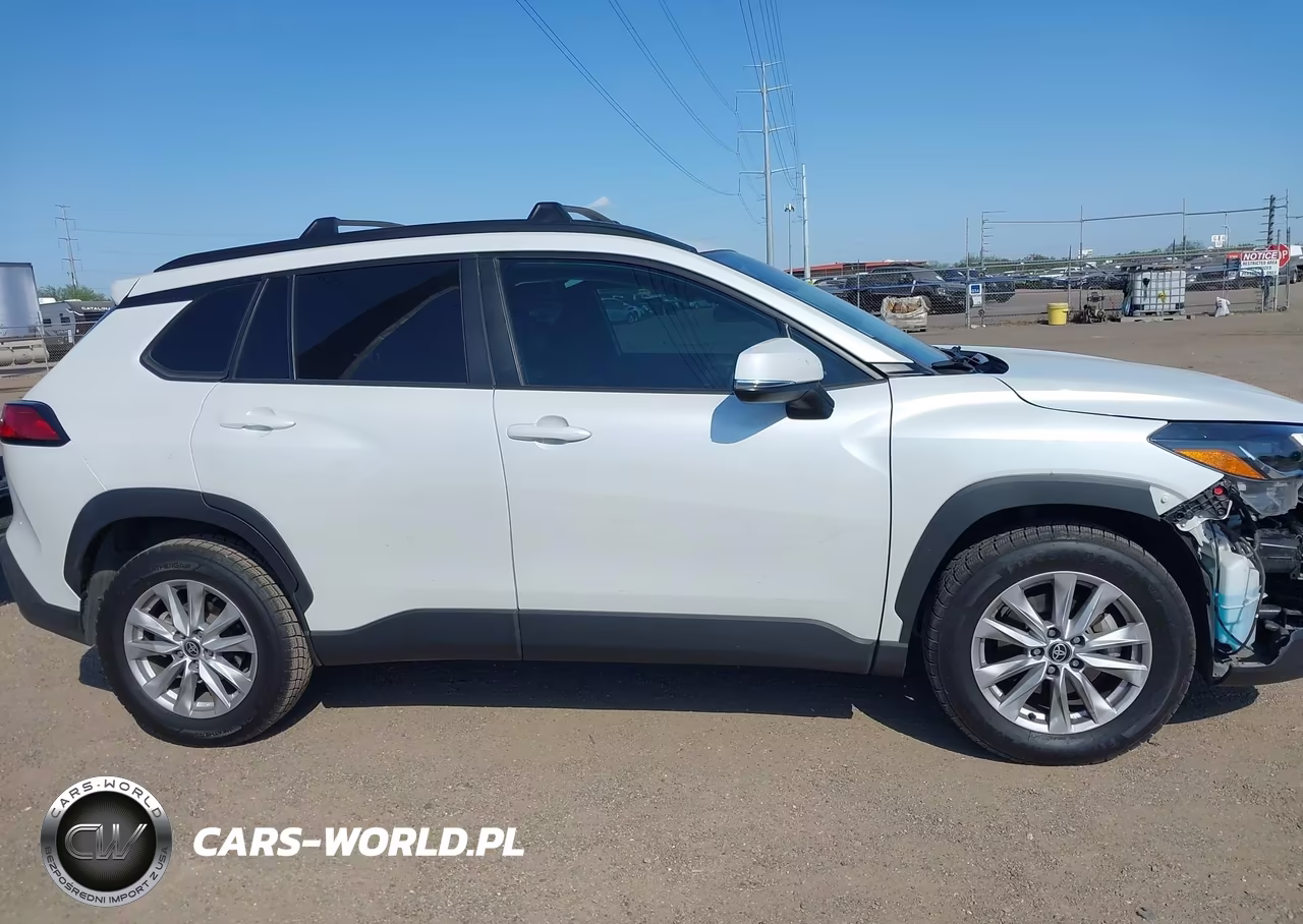 2022 Toyota Corolla Cross Le VIN:7MUCAAAG0NV017404 - 13