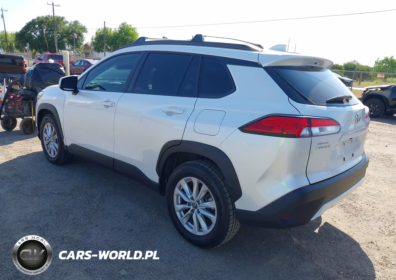 2022 Toyota Corolla Cross Le VIN:7MUCAAAG0NV017404 - 3
