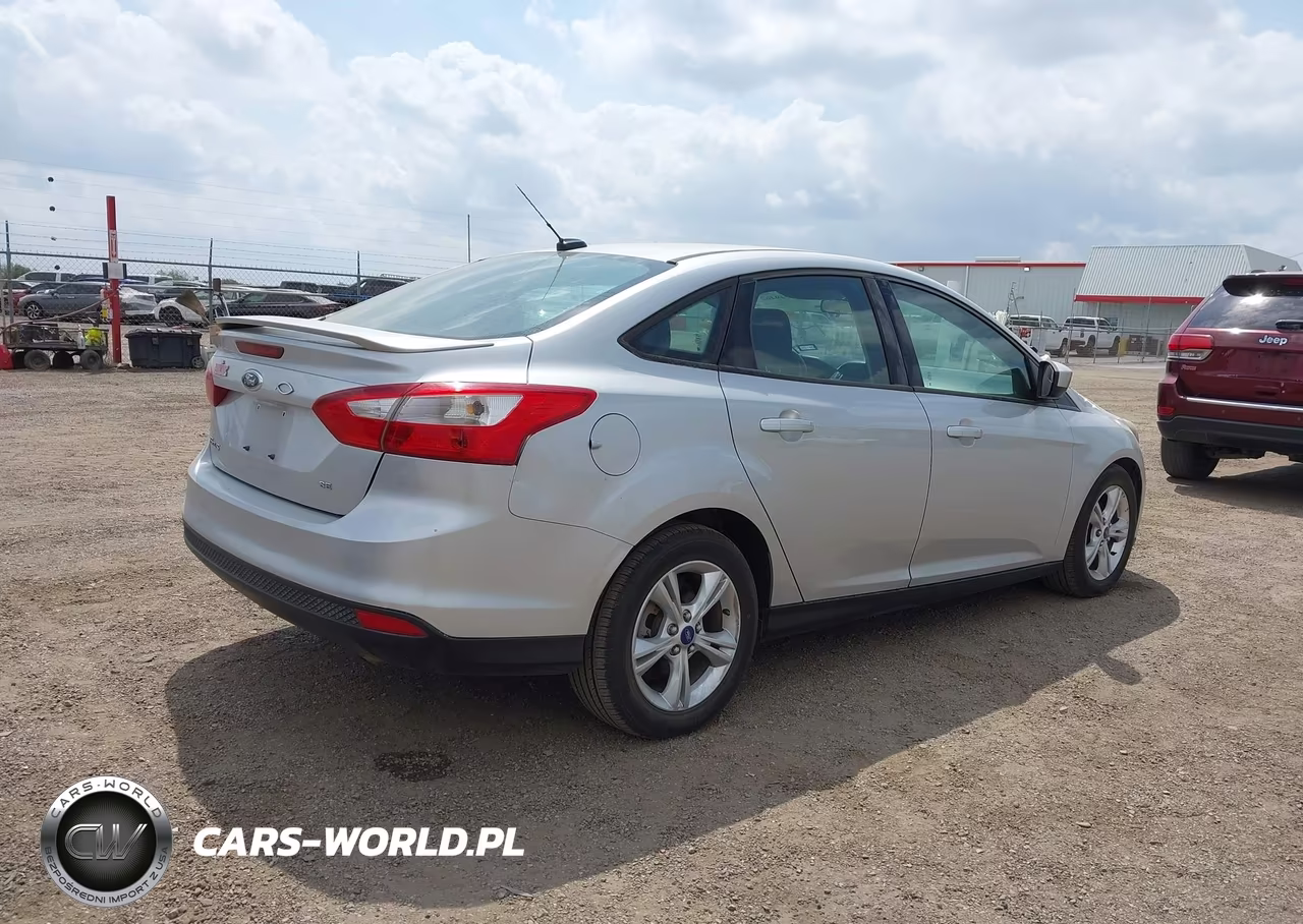 2012 Ford Focus Se VIN:1FAHP3F28CL273088 - 4