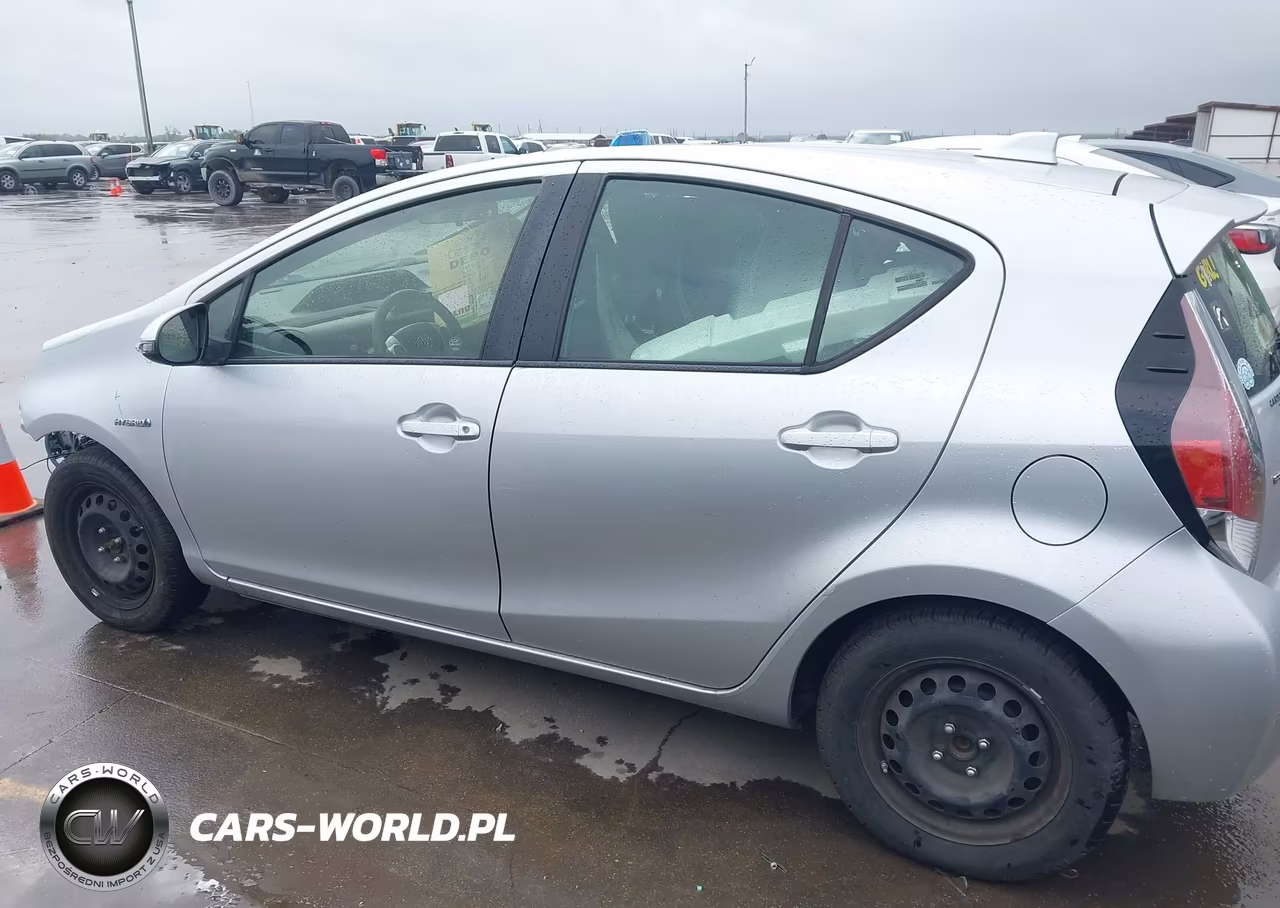 2016 Toyota Prius C One VIN:JTDKDTB30G1120973 - 15