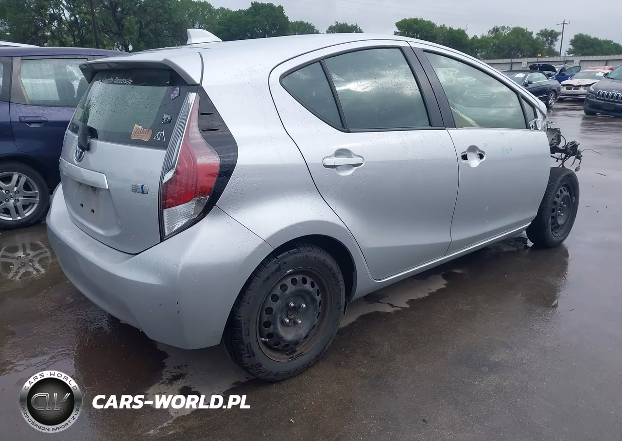 2016 Toyota Prius C One VIN:JTDKDTB30G1120973 - 4