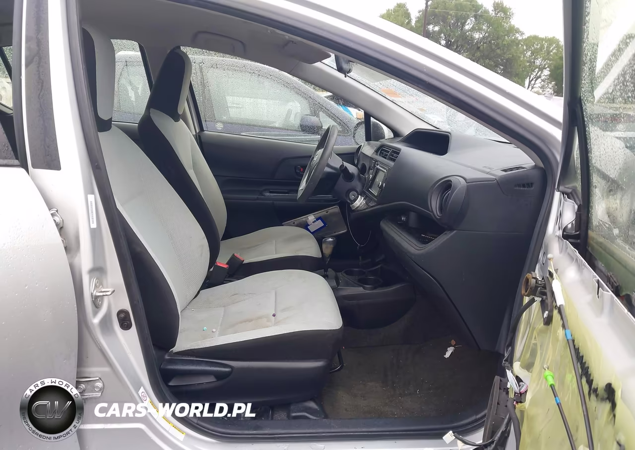2016 Toyota Prius C One VIN:JTDKDTB30G1120973 - 5