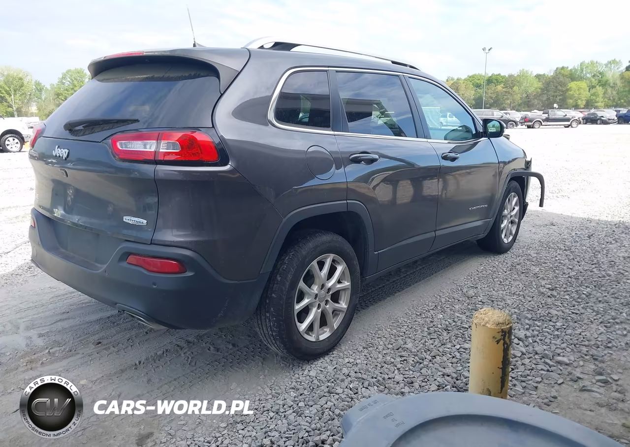 2016 Jeep Cherokee Latitude VIN:1C4PJLCS6GW312552 - 4