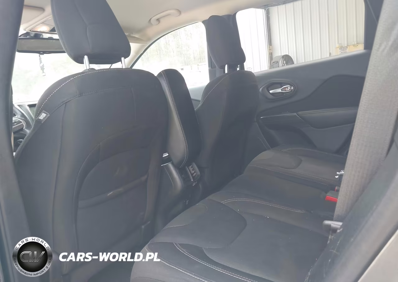 2016 Jeep Cherokee Latitude VIN:1C4PJLCS6GW312552 - 8