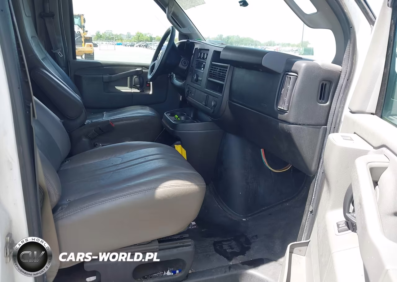 2017 Chevrolet Express 2500 Work Van VIN:1GCWGAFF9H1133160 - 5