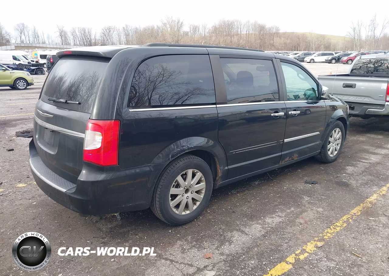 2011 Chrysler Town & Country Touring-L VIN:2A4RR8DG2BR745158 - 4
