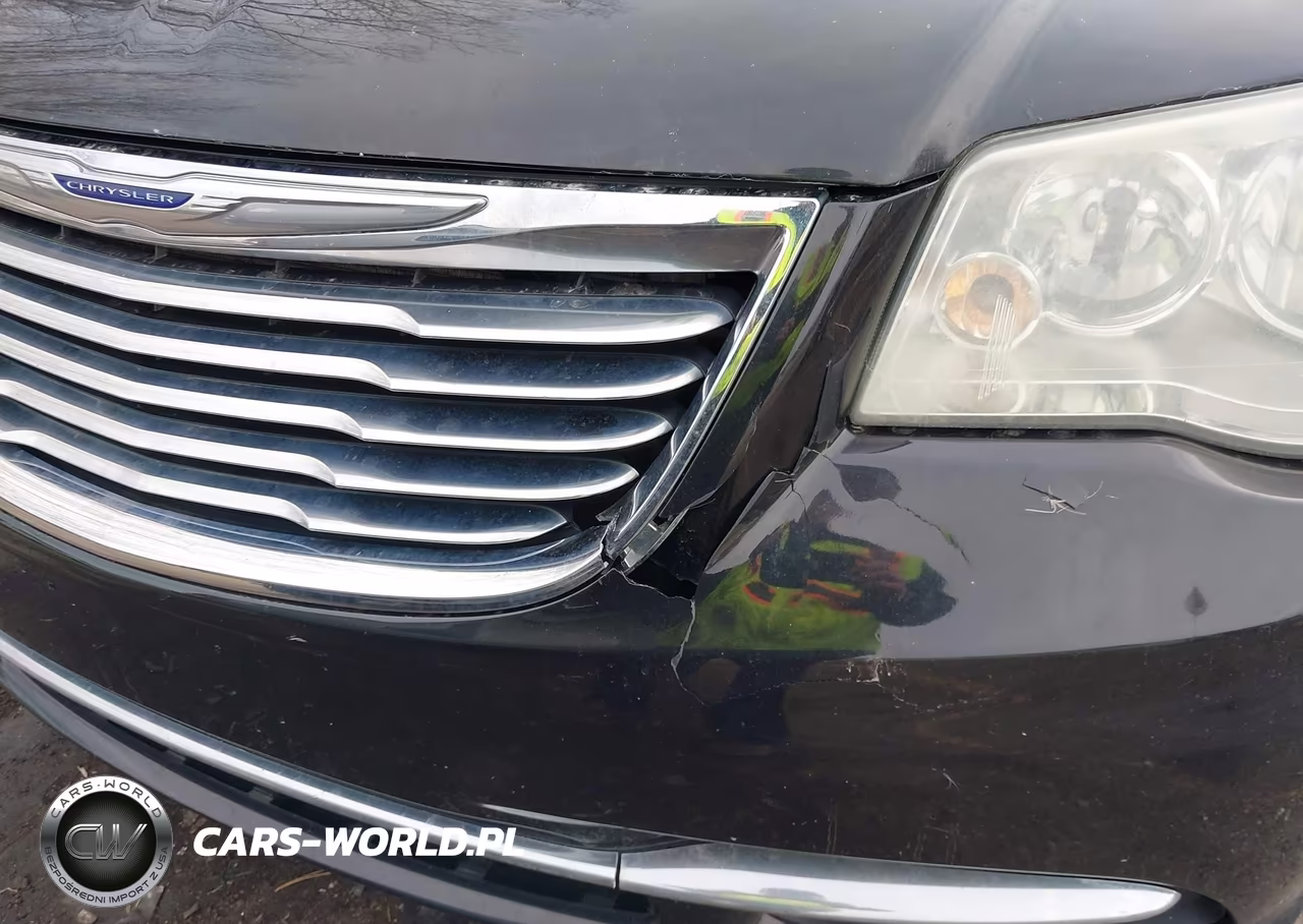 2011 Chrysler Town & Country Touring-L VIN:2A4RR8DG2BR745158 - 6