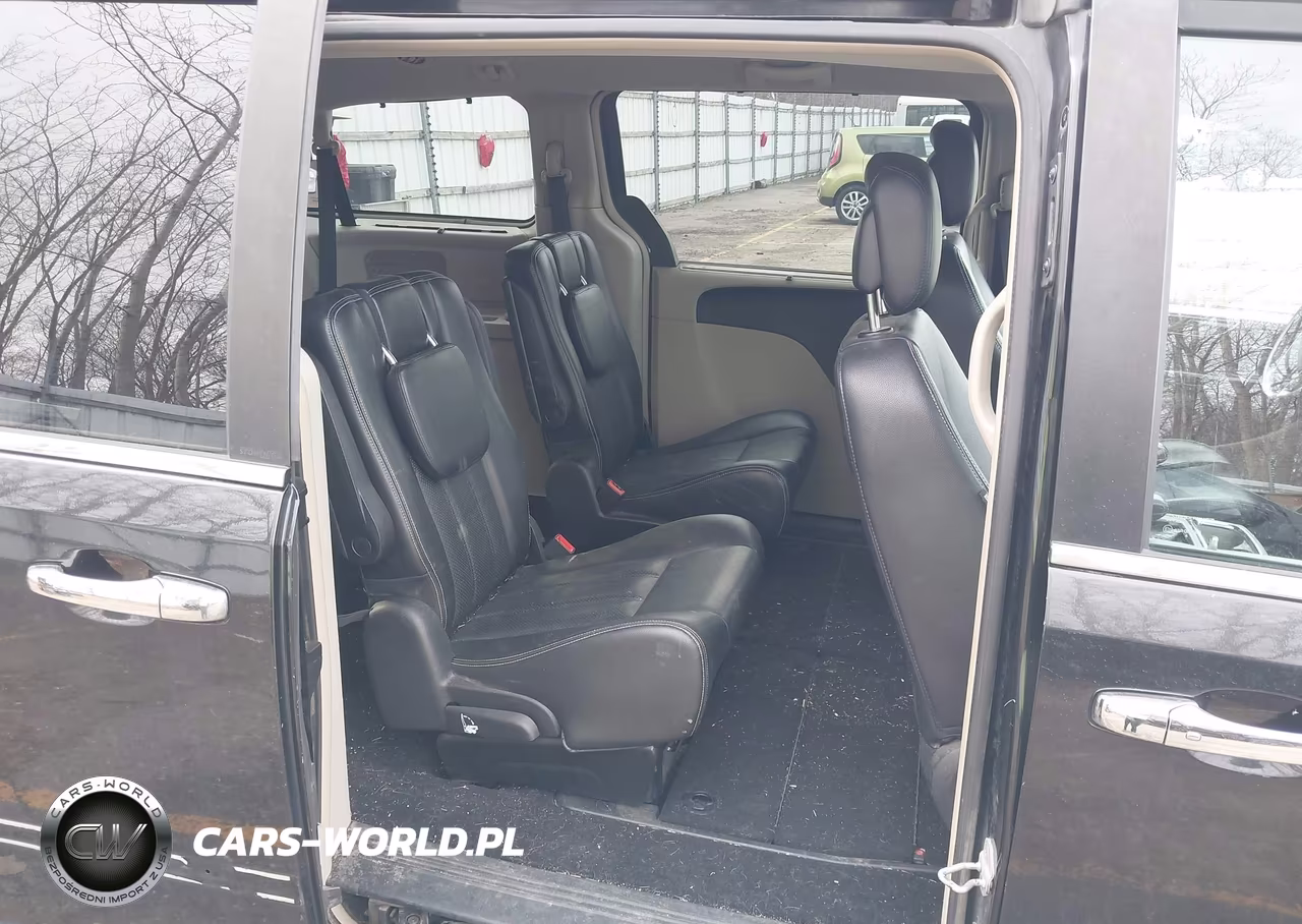 2011 Chrysler Town & Country Touring-L VIN:2A4RR8DG2BR745158 - 8