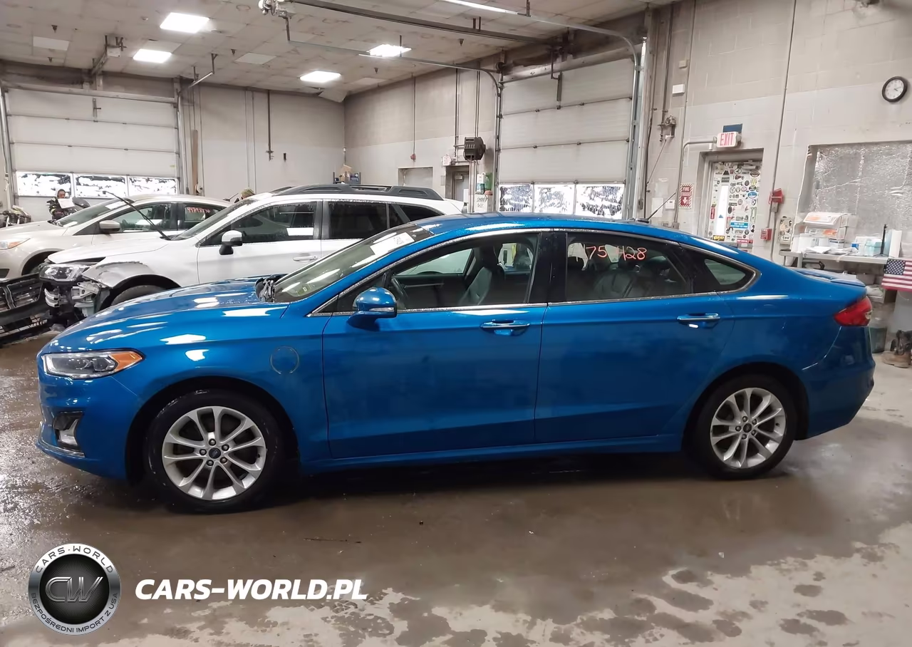 2019 Ford Fusion Energi Titanium VIN:3FA6P0SU3KR258351 - 15