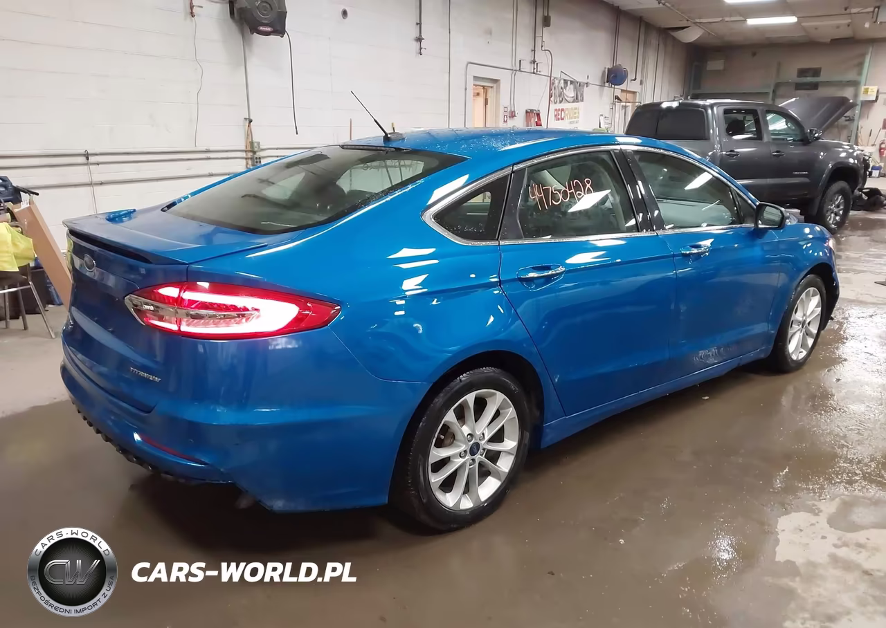 2019 Ford Fusion Energi Titanium VIN:3FA6P0SU3KR258351 - 4