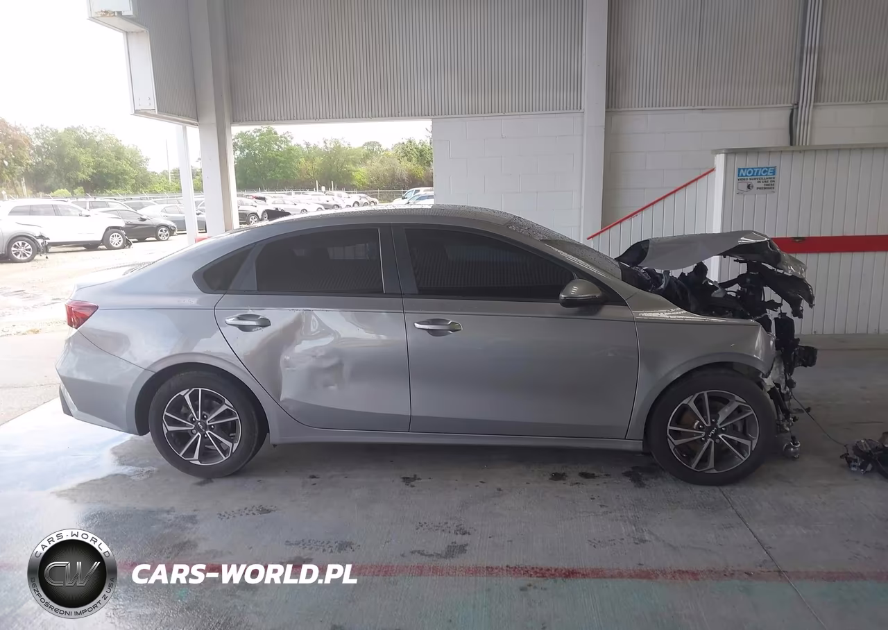 2023 Kia Forte Lxs VIN:3KPF24AD7PE682602 - 12
