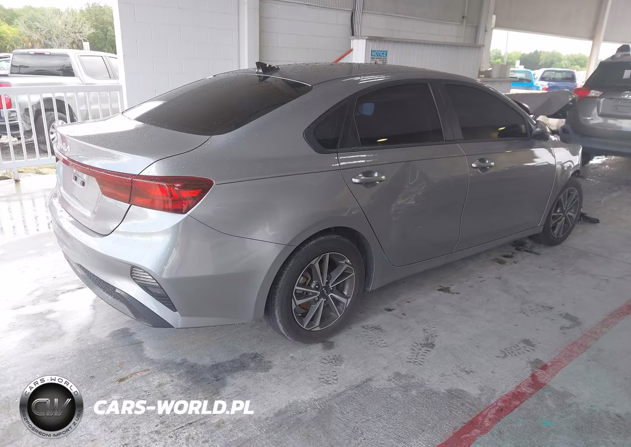 2023 Kia Forte Lxs VIN:3KPF24AD7PE682602 - 4