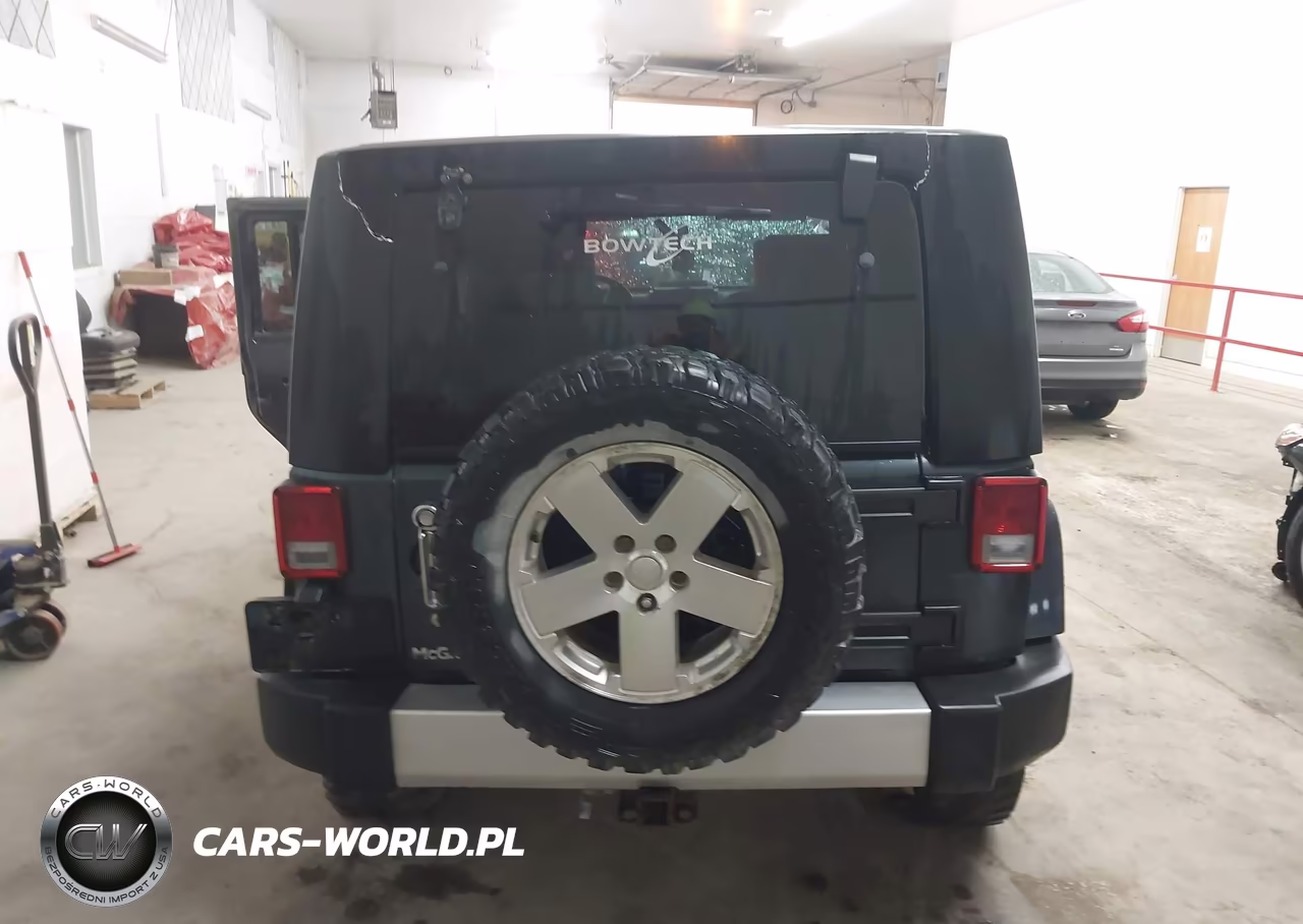 2008 Jeep Wrangler Unlimited Sahara VIN:1J4GA59158L598191 - 17