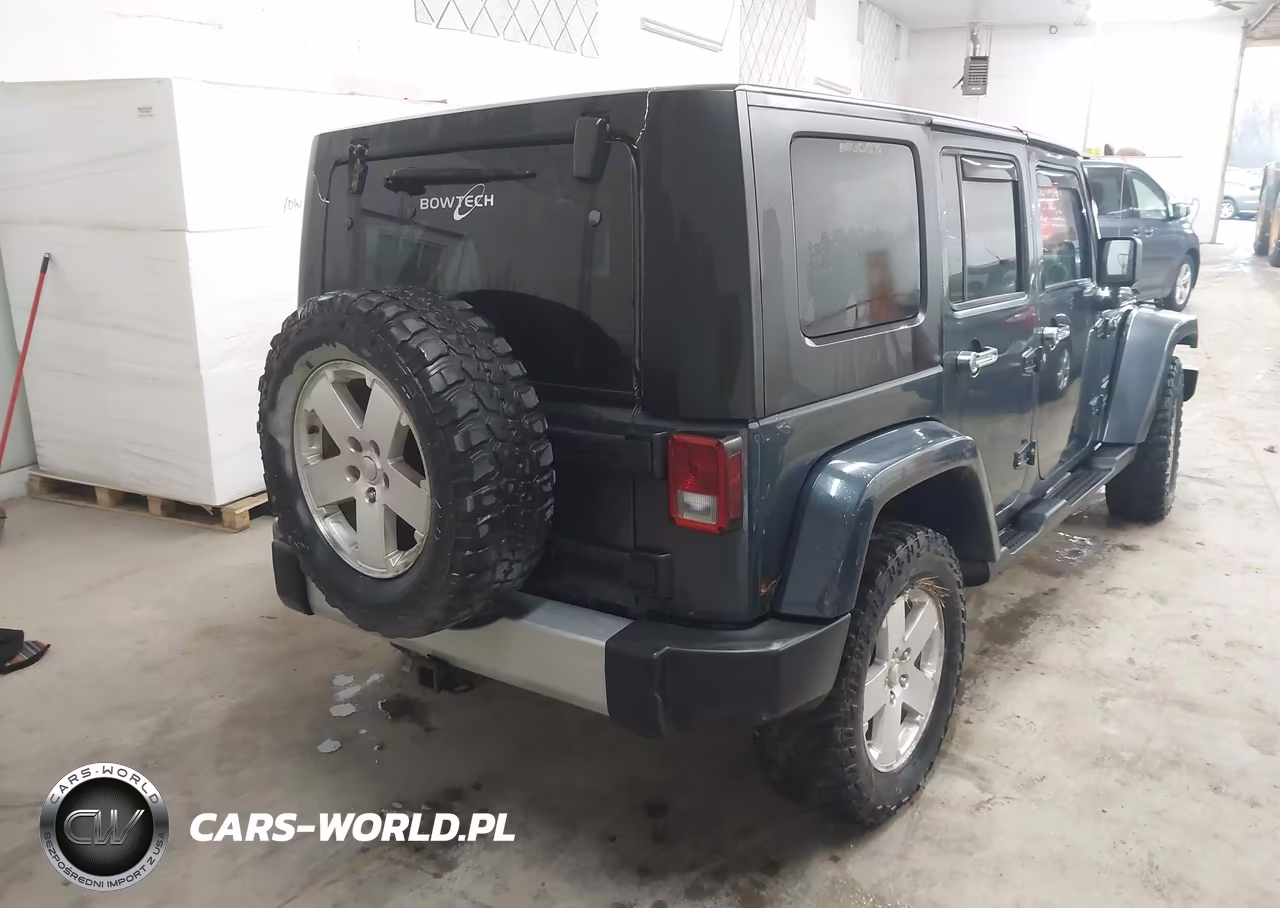 2008 Jeep Wrangler Unlimited Sahara VIN:1J4GA59158L598191 - 4