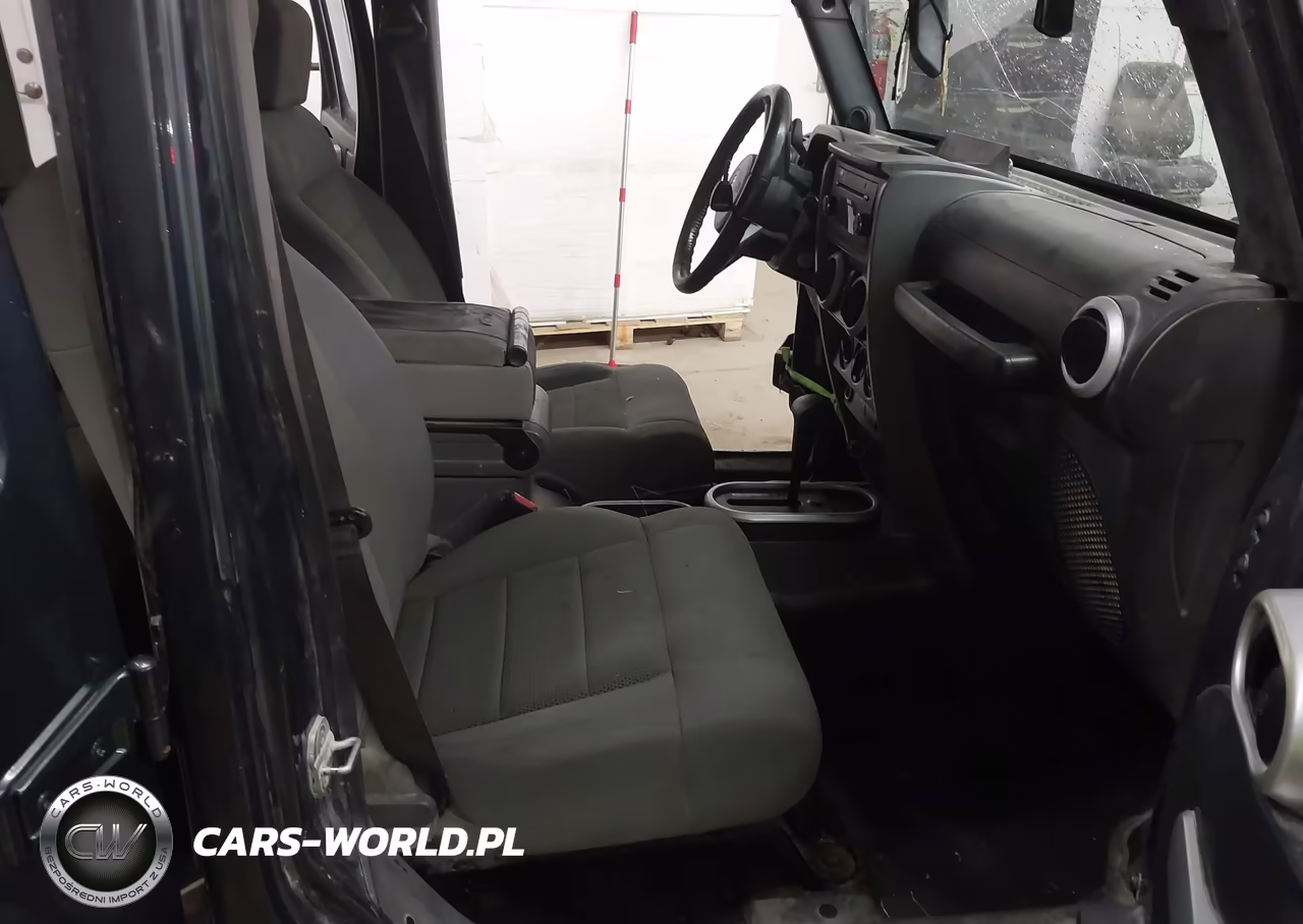2008 Jeep Wrangler Unlimited Sahara VIN:1J4GA59158L598191 - 5