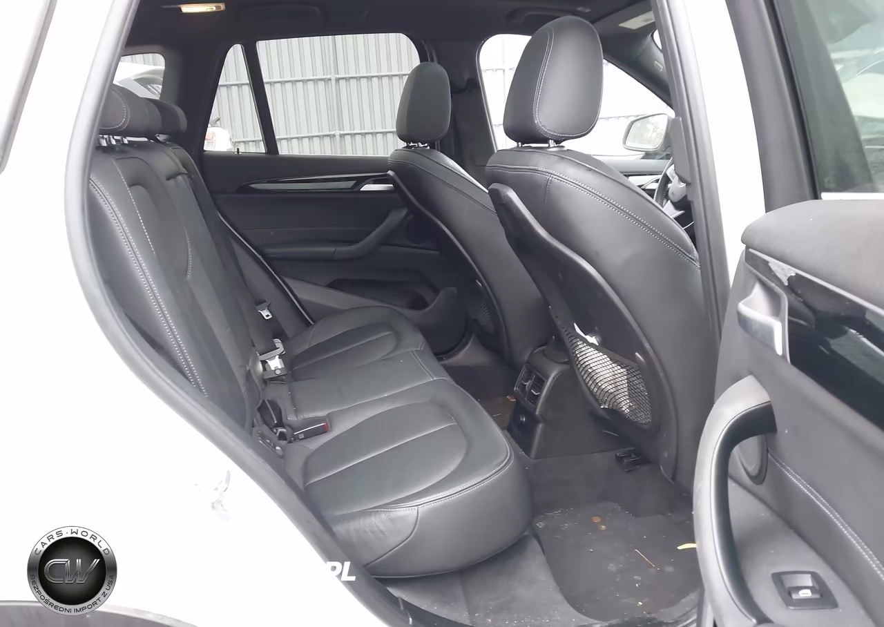 2018 BMW X1 xDrive28I VIN:WBXHT3C31J5L31338 - 8