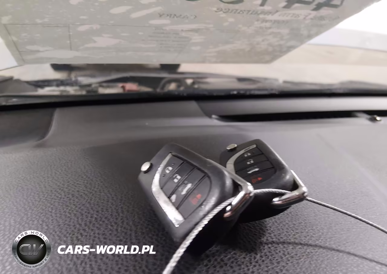 2018 Toyota Camry Le VIN:4T1B11HK1JU609475 - 11