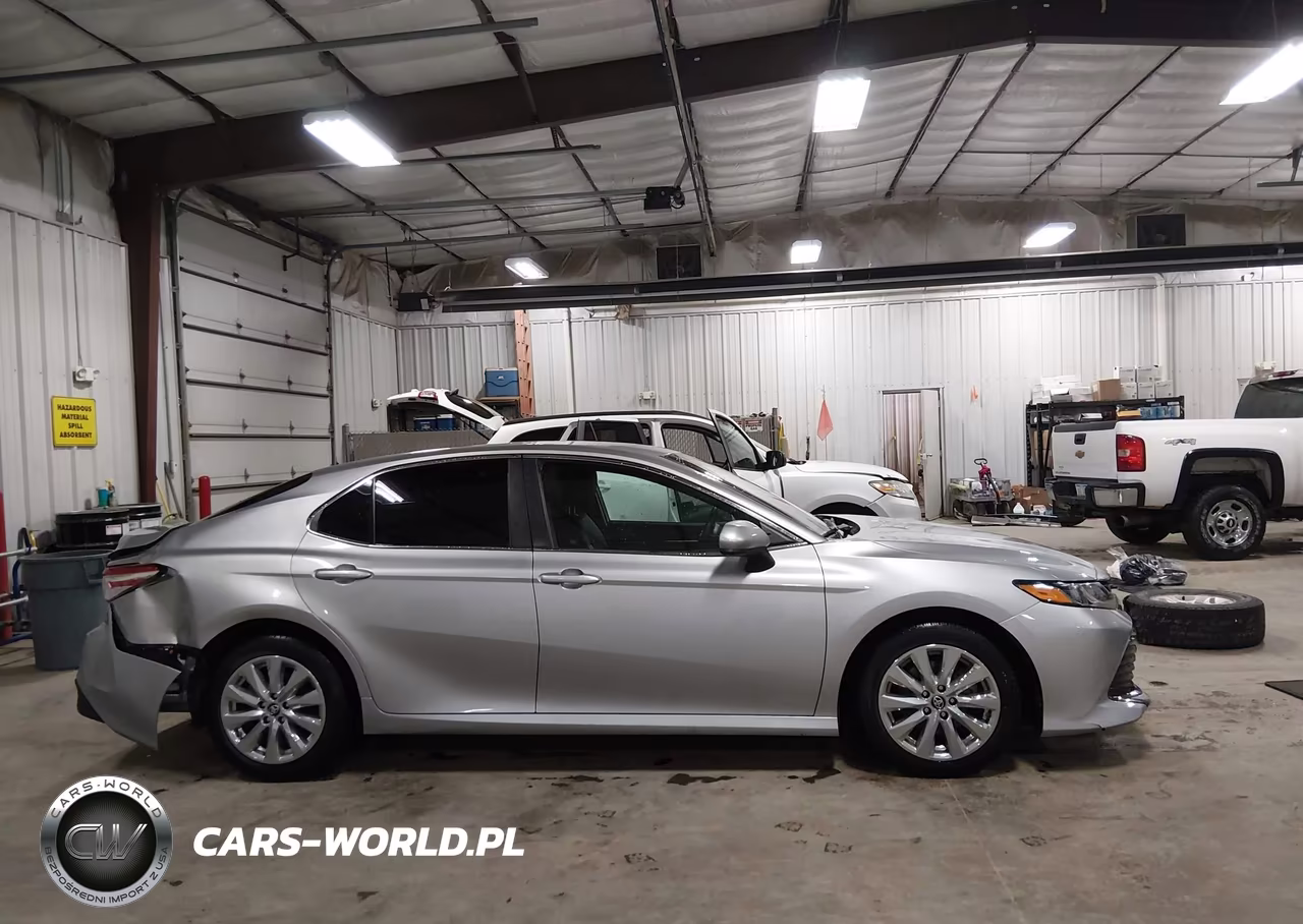 2018 Toyota Camry Le VIN:4T1B11HK1JU609475 - 13
