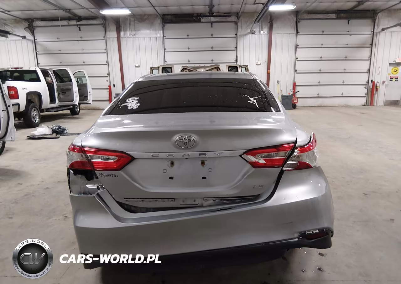2018 Toyota Camry Le VIN:4T1B11HK1JU609475 - 16