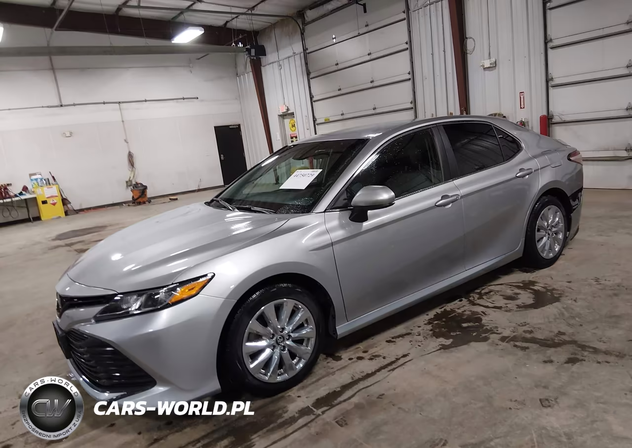 2018 Toyota Camry Le VIN:4T1B11HK1JU609475 - 2