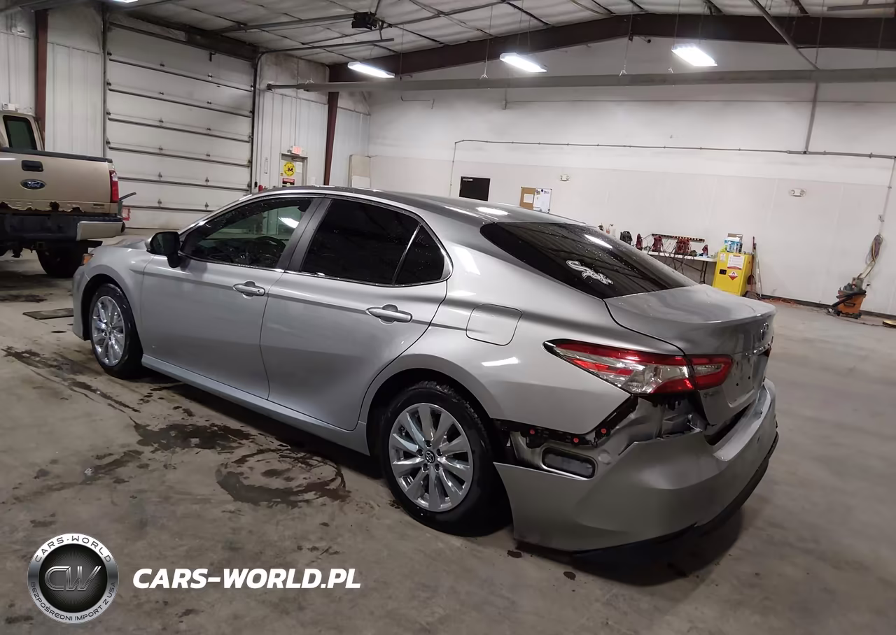 2018 Toyota Camry Le VIN:4T1B11HK1JU609475 - 3