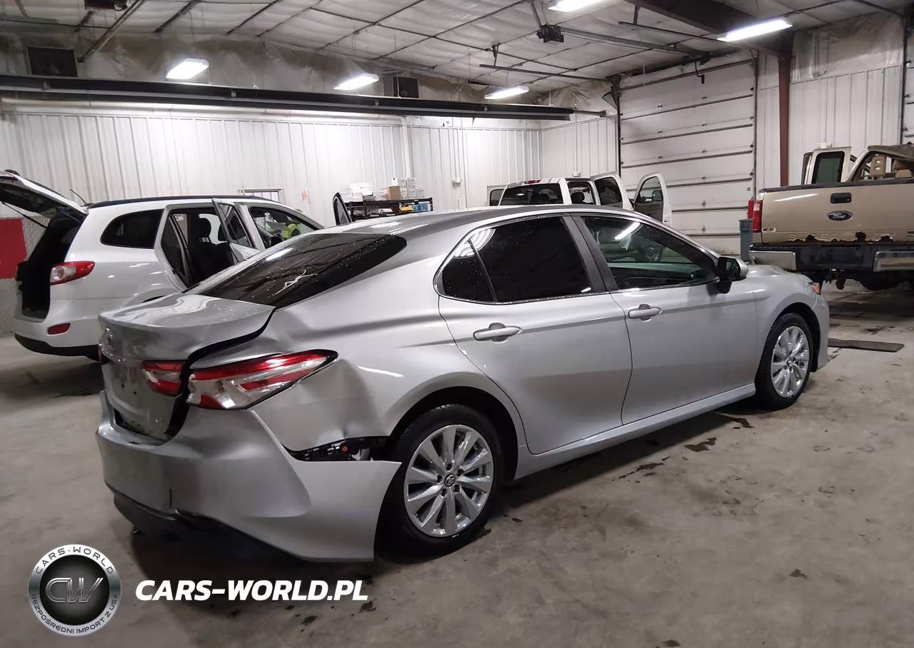 2018 Toyota Camry Le VIN:4T1B11HK1JU609475 - 4