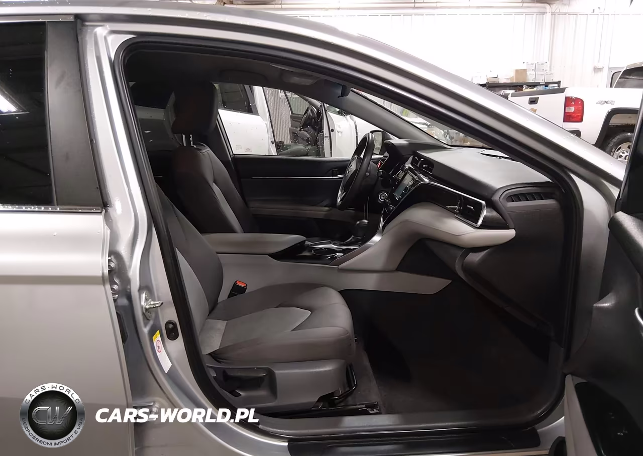 2018 Toyota Camry Le VIN:4T1B11HK1JU609475 - 5