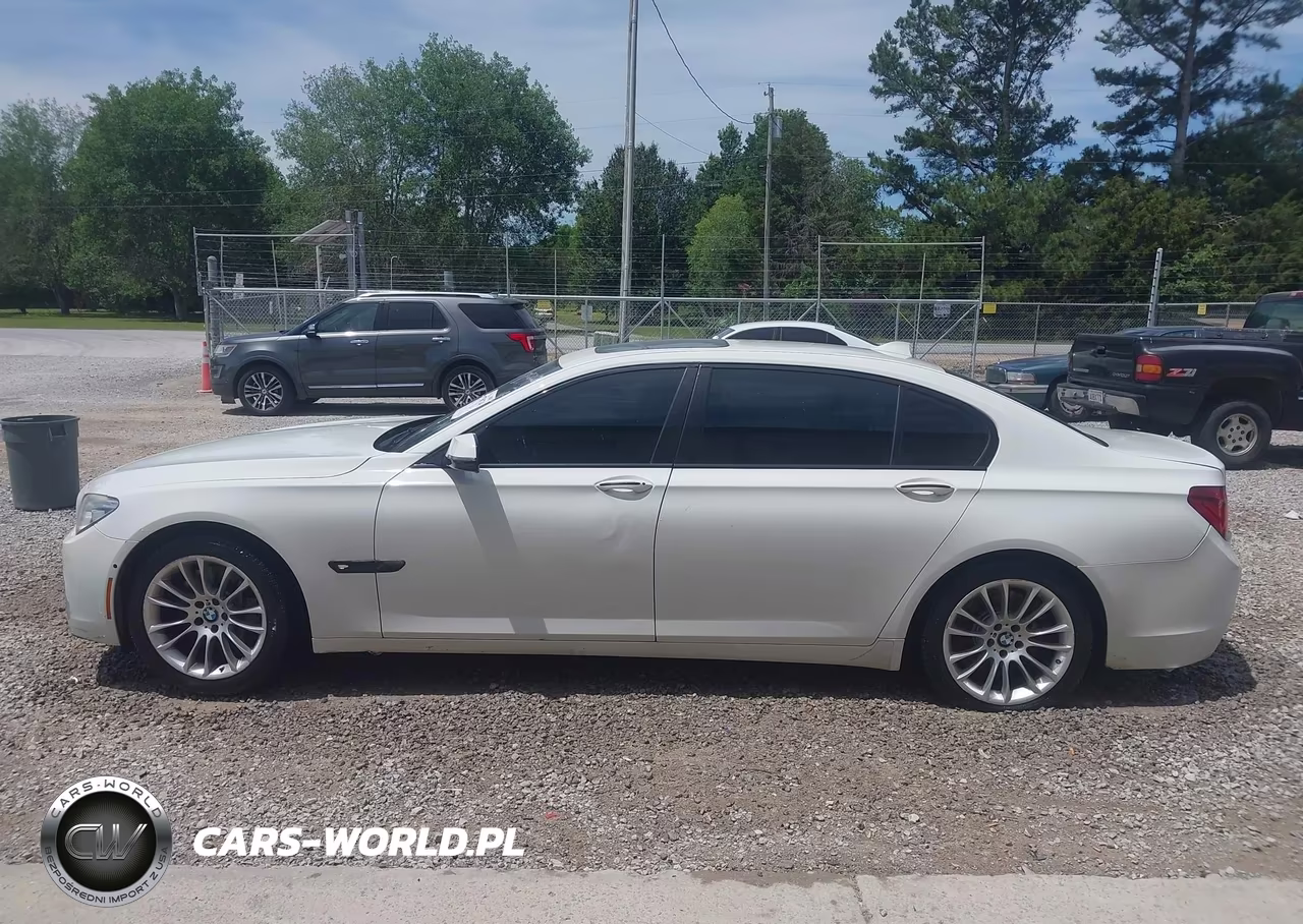 2015 BMW 750Li xDrive VIN:WBAYF8C51FD653989 - 13